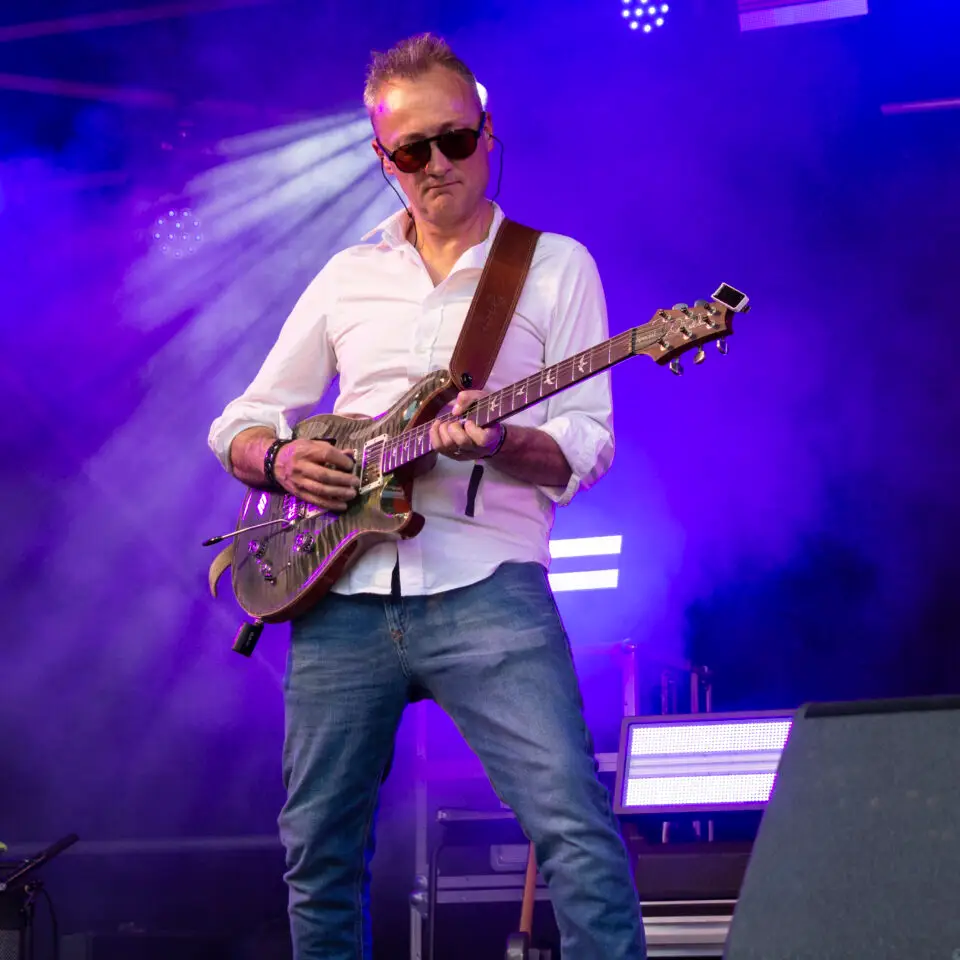 Jordi op electrische gitaar